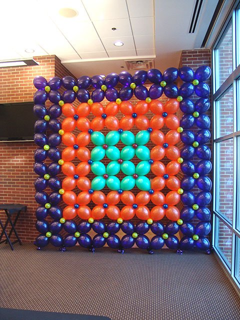 balloon backdrop for party pictures