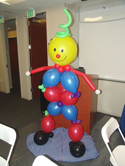balloon clown sculpture downtown denver